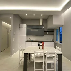 Casa Dante: Oneglia Centro-marina-spiagge Apartment